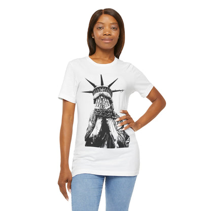 CHAINED LIBERTY - Unisex Short Sleeve T-Shirt